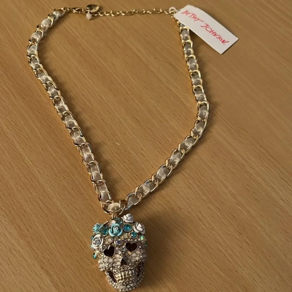 NWT Betsey Johsnon Sugar Skull Necklace - Picture 4 of 13